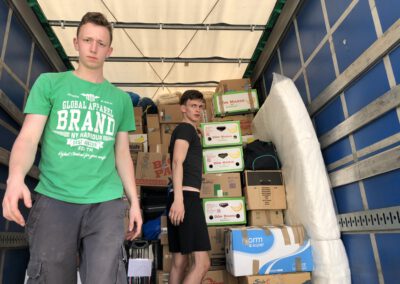 Sachspenden für Hilfstransporte werden an der Grundschule in Rhens gesammelt